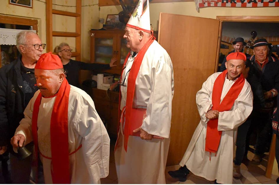 VUKOVIĆEVI NA POŽEŠKOM SOKOLOVCU SLAVILI MARTINJE:  Tradicija duga četrnaest godina