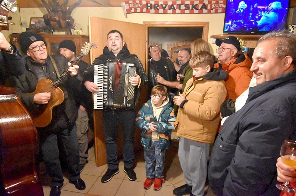 VUKOVIĆEVI NA POŽEŠKOM SOKOLOVCU SLAVILI MARTINJE:  Tradicija duga četrnaest godina