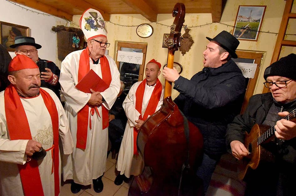 VUKOVIĆEVI NA POŽEŠKOM SOKOLOVCU SLAVILI MARTINJE:  Tradicija duga četrnaest godina