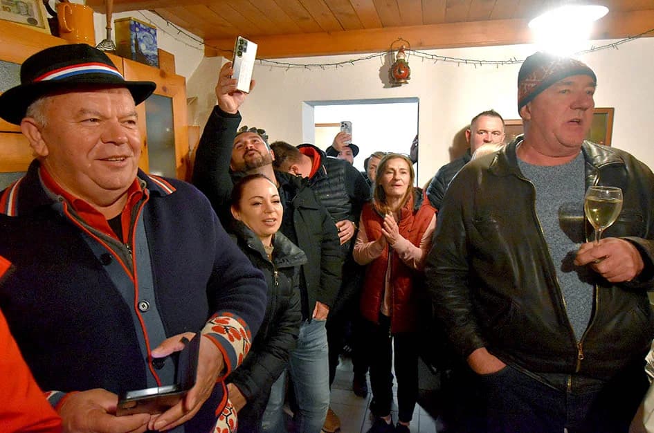 VUKOVIĆEVI NA POŽEŠKOM SOKOLOVCU SLAVILI MARTINJE:  Tradicija duga četrnaest godina