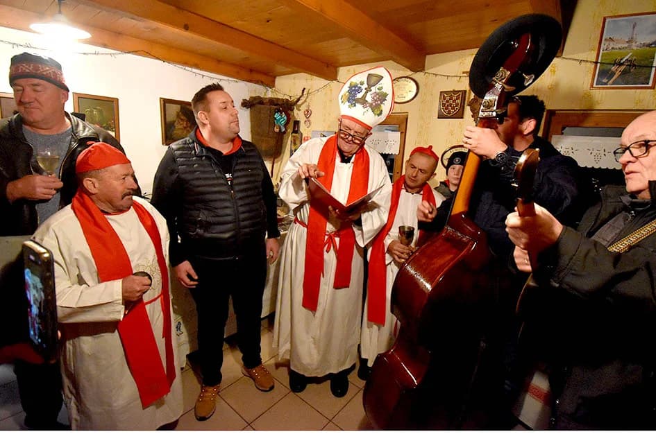 VUKOVIĆEVI NA POŽEŠKOM SOKOLOVCU SLAVILI MARTINJE:  Tradicija duga četrnaest godina