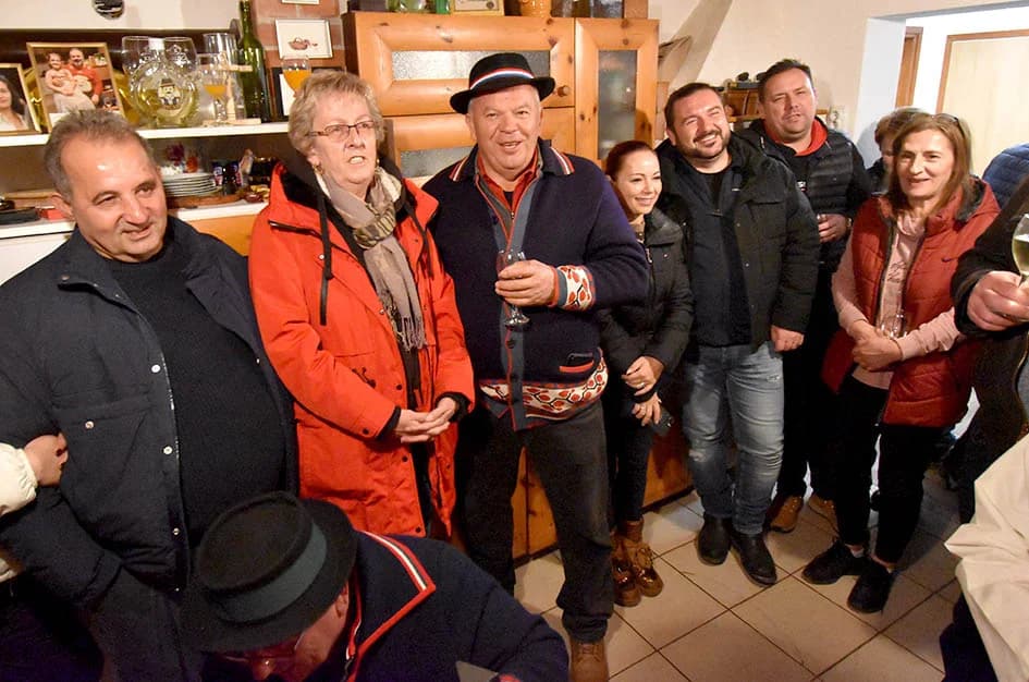 VUKOVIĆEVI NA POŽEŠKOM SOKOLOVCU SLAVILI MARTINJE:  Tradicija duga četrnaest godina