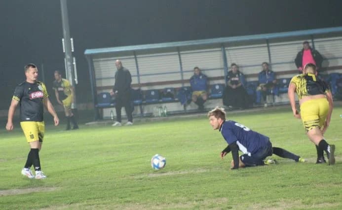 SPORTSKO PARTNERSTVO DVIJU DRŽAVA U PLETERNICI: Odigrana prijateljska nogometna utakmica između veterana Slavije i seniora Šujice
