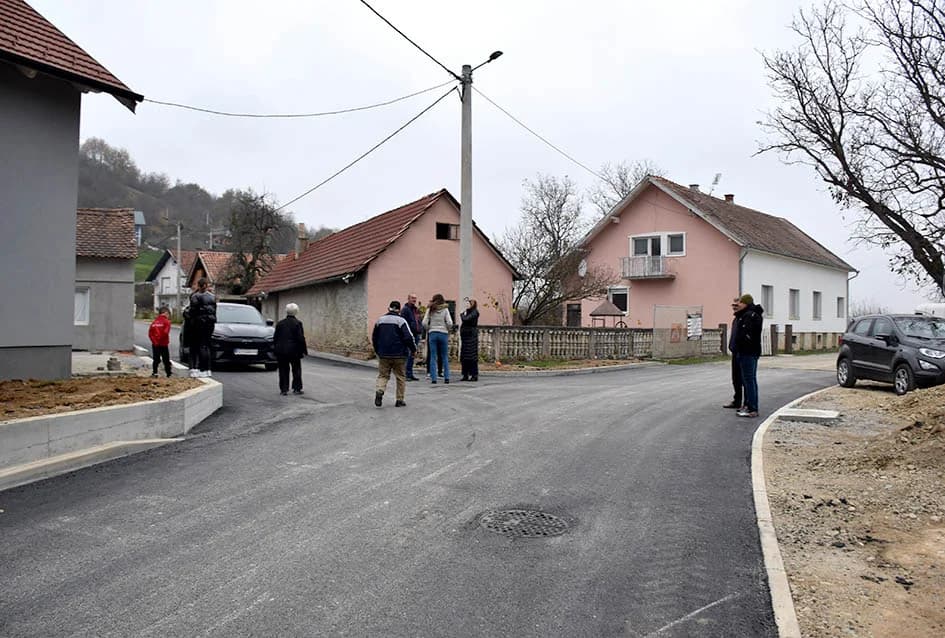 Mještani Vinorodne ulice u Novom Selu više nego zadovoljni: „Neće biti više blata i prašine u našem kraju“