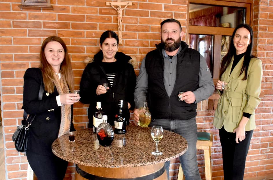 OPG Ribičić u Grabarju posjetili članovi Udruge katoličkih studenata Emaus iz Sarajev