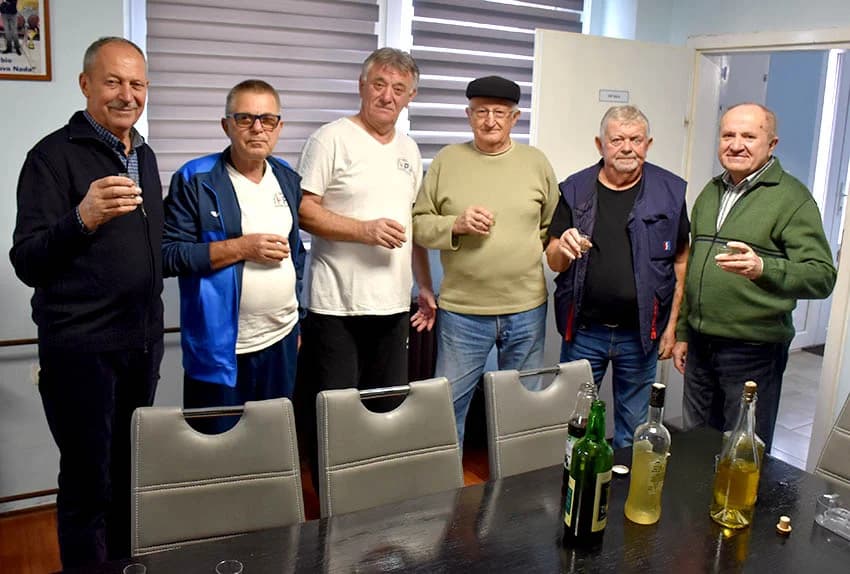 POŽEGA DOMAĆIN 2. TURNIRA U KUGLANJU UDRUGE UMIROVLJENIKA HEP-a SLAVONIJE I BARANJE: Prelazni pehar odnijeli Osječani