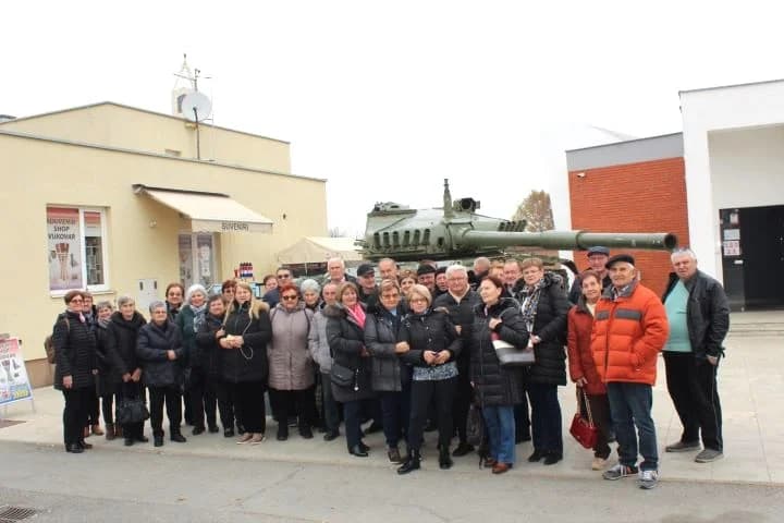 UOČI DANA SJEĆANJA: Pleternički umirovljenici posjetili Vukovar i Ilok