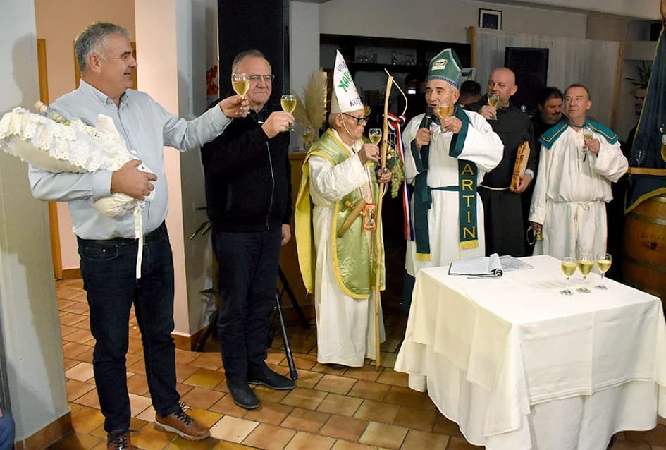 Dan kada vinari izvode supruge na ples