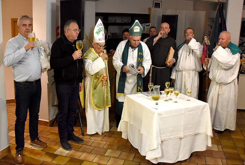 Dan kada vinari izvode supruge na ples