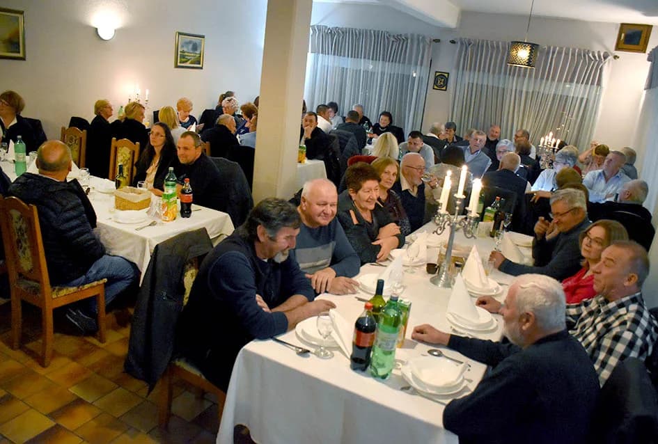 Dan kada vinari izvode supruge na ples