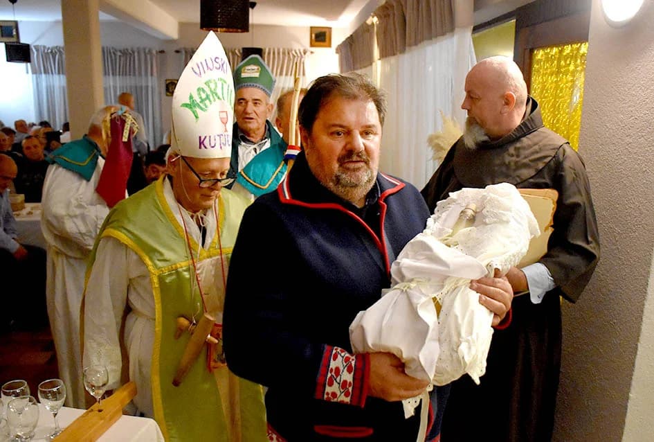Dan kada vinari izvode supruge na ples