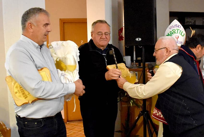 Dan kada vinari izvode supruge na ples
