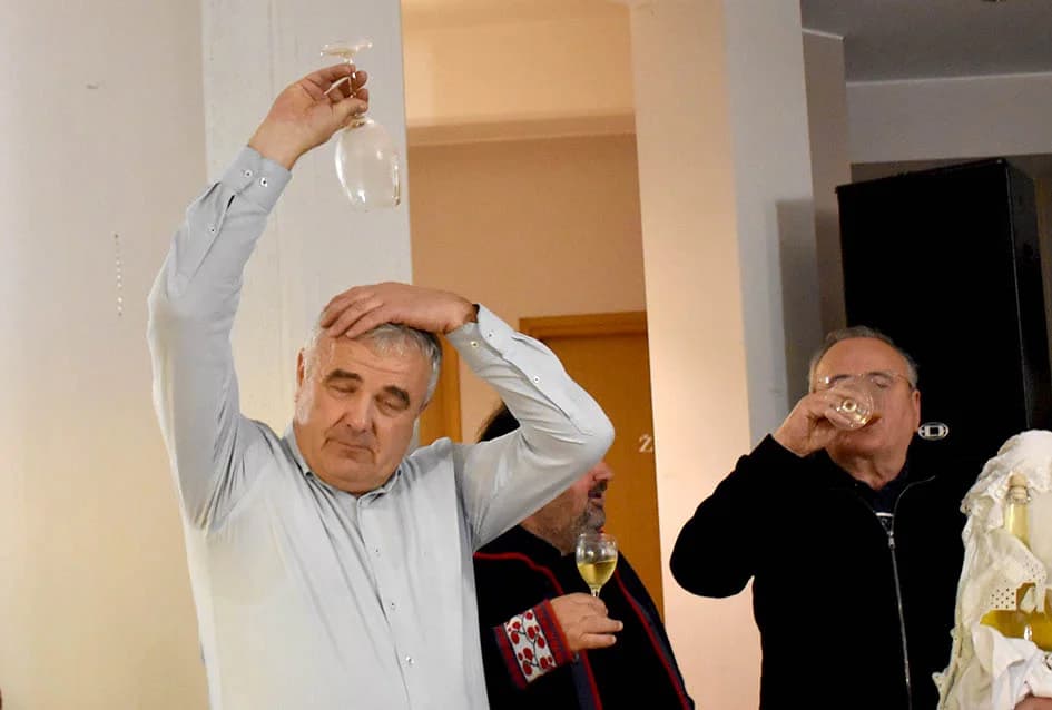 Dan kada vinari izvode supruge na ples