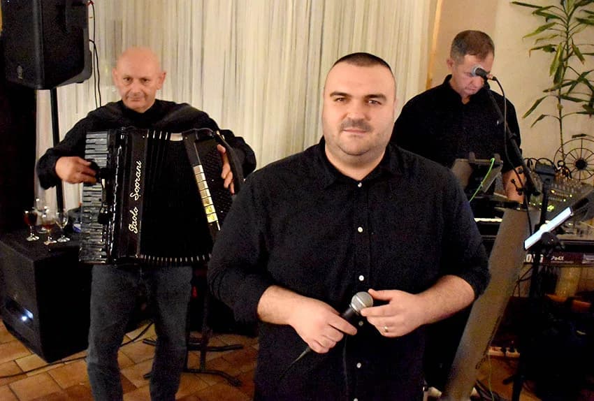 Dan kada vinari izvode supruge na ples