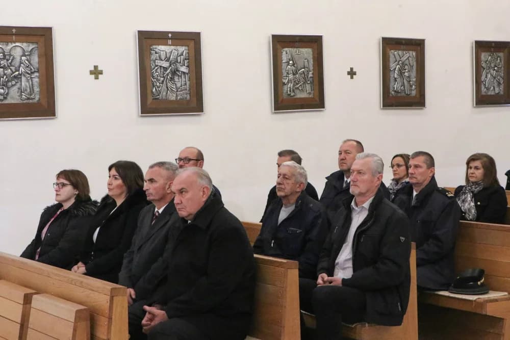 Misa za hrvatske branitelje prigodom Dana sjećanja na žrtvu Vukovara i Škabrnje u Požegi