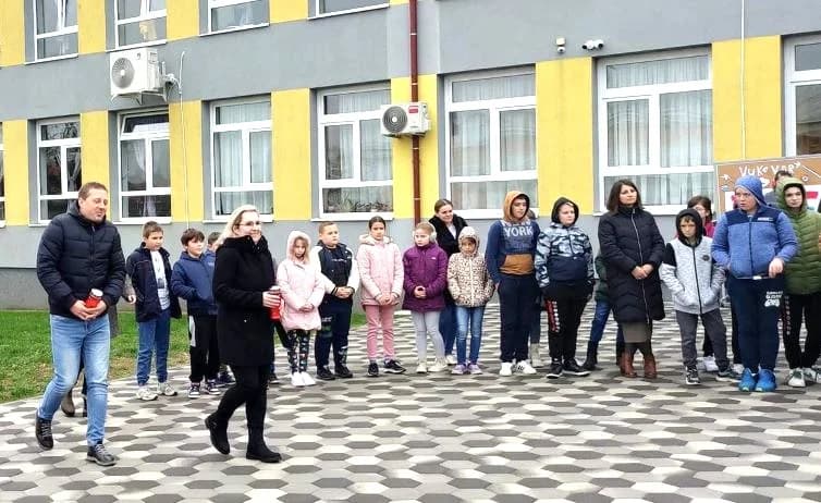 ČAGLINSKA OSNOVNA ŠKOLA: Paljenjem svijeća te likovnim i literarnim izričajima obilježili Dane sjećanja