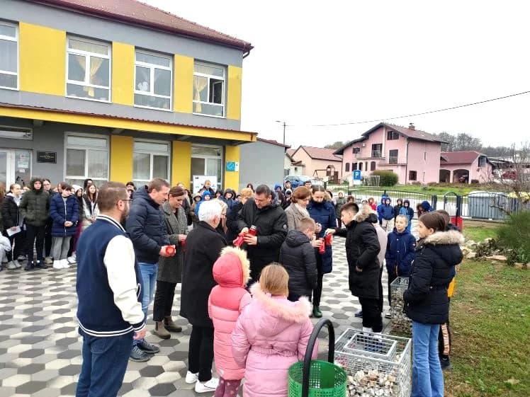 ČAGLINSKA OSNOVNA ŠKOLA: Paljenjem svijeća te likovnim i literarnim izričajima obilježili Dane sjećanja