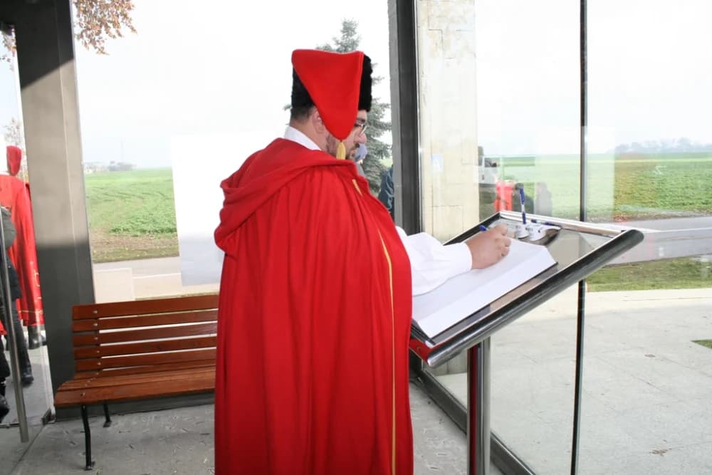 ʼTrenkovi panduriʼ subotu su iskoristili za obilazak Vukovara, uz počasti zapalili i položili svijeće za sve žrtve Domovinskog rata