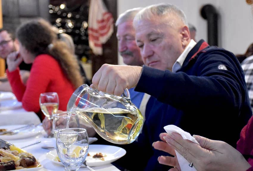 MARTINJA NA VELIKOM KAMENU IZNAD POŽEGE: Alen Klobučar vinski kum obitelji Hodak