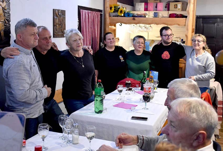 MARTINJA NA VELIKOM KAMENU IZNAD POŽEGE: Alen Klobučar vinski kum obitelji Hodak