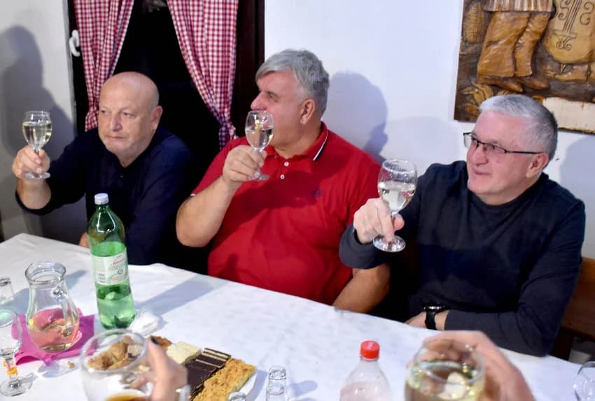MARTINJA NA VELIKOM KAMENU IZNAD POŽEGE: Alen Klobučar vinski kum obitelji Hodak