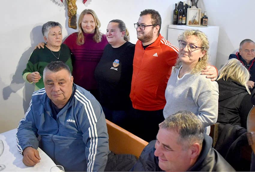 MARTINJA NA VELIKOM KAMENU IZNAD POŽEGE: Alen Klobučar vinski kum obitelji Hodak