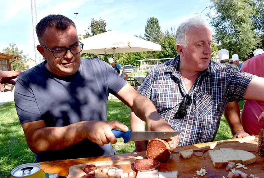 [FOTOGALERIJA] Pudar Petar Marjanović Čajo skuhao najbolji kotlić
