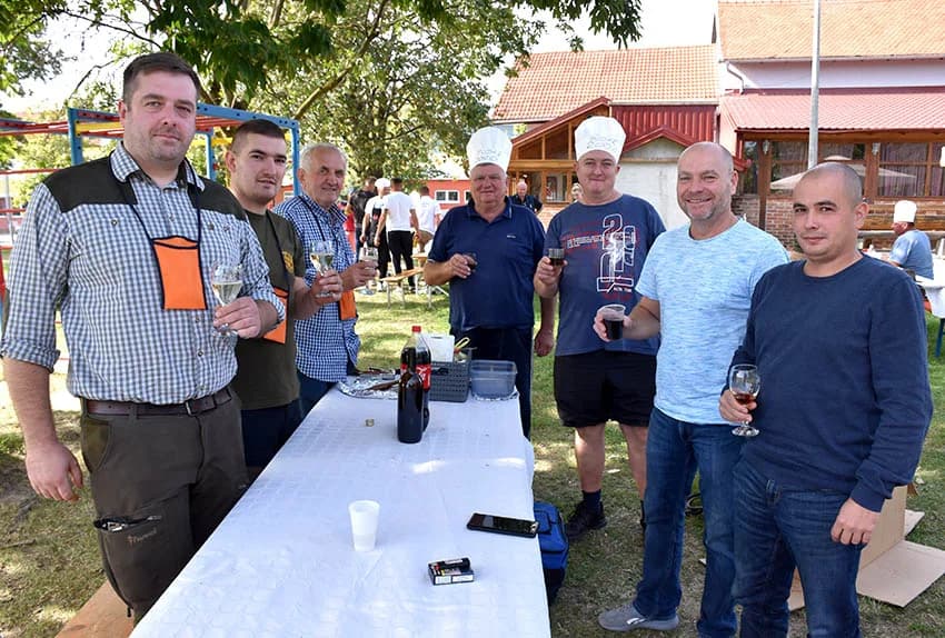 [FOTOGALERIJA] Pudar Petar Marjanović Čajo skuhao najbolji kotlić