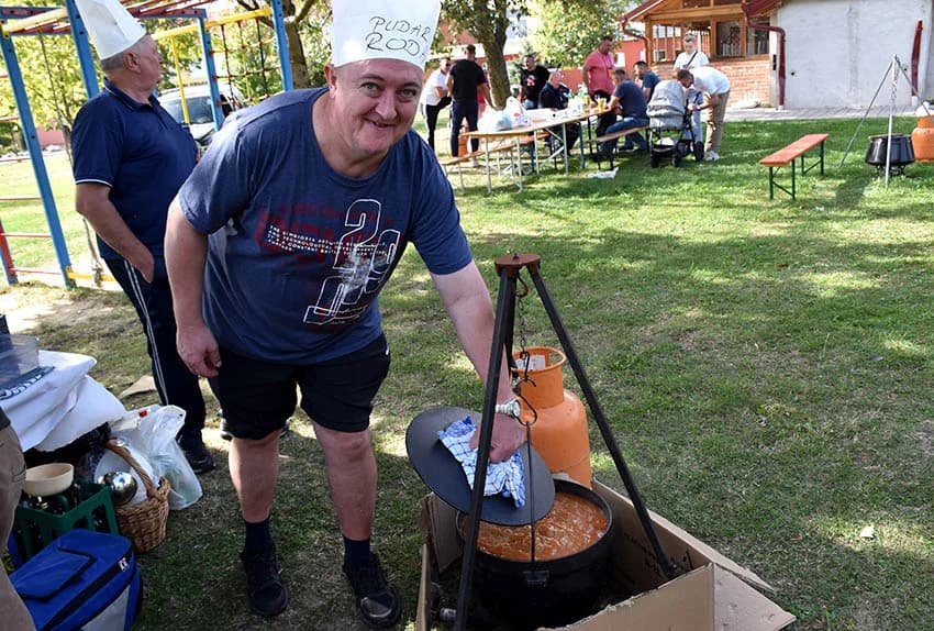 [FOTOGALERIJA] Pudar Petar Marjanović Čajo skuhao najbolji kotlić