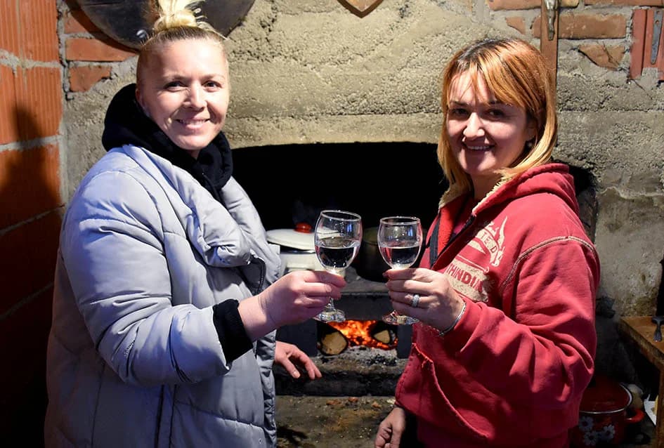 KOLINJE KOD POŽEŠKOG VINOGRADARA BRANKA SMOLIĆA:  Neizostavni slavonski običaj