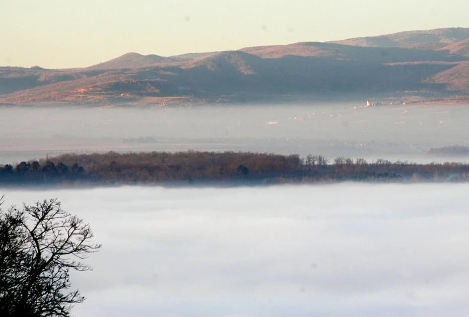 NESVAKIDAŠNJI PRIZORI POŽEŠKE KOTLINE: Panonsko more magle