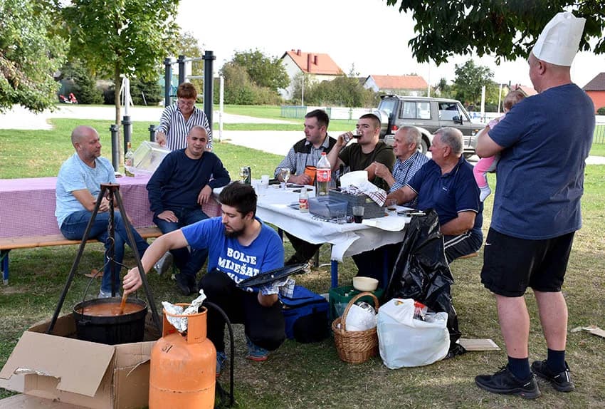 [FOTOGALERIJA] Pudar Petar Marjanović Čajo skuhao najbolji kotlić