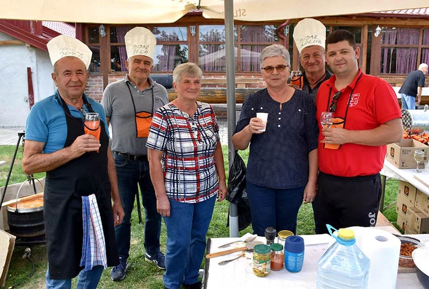 [FOTOGALERIJA] Pudar Petar Marjanović Čajo skuhao najbolji kotlić