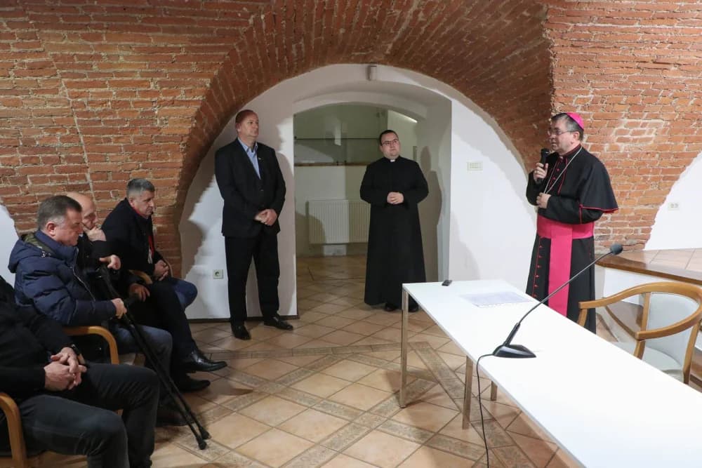Biskup Ivo primio predstavnike braniteljskih udruga: ʼRadujem se zbog ovoga prvog susreta s vamaʼ