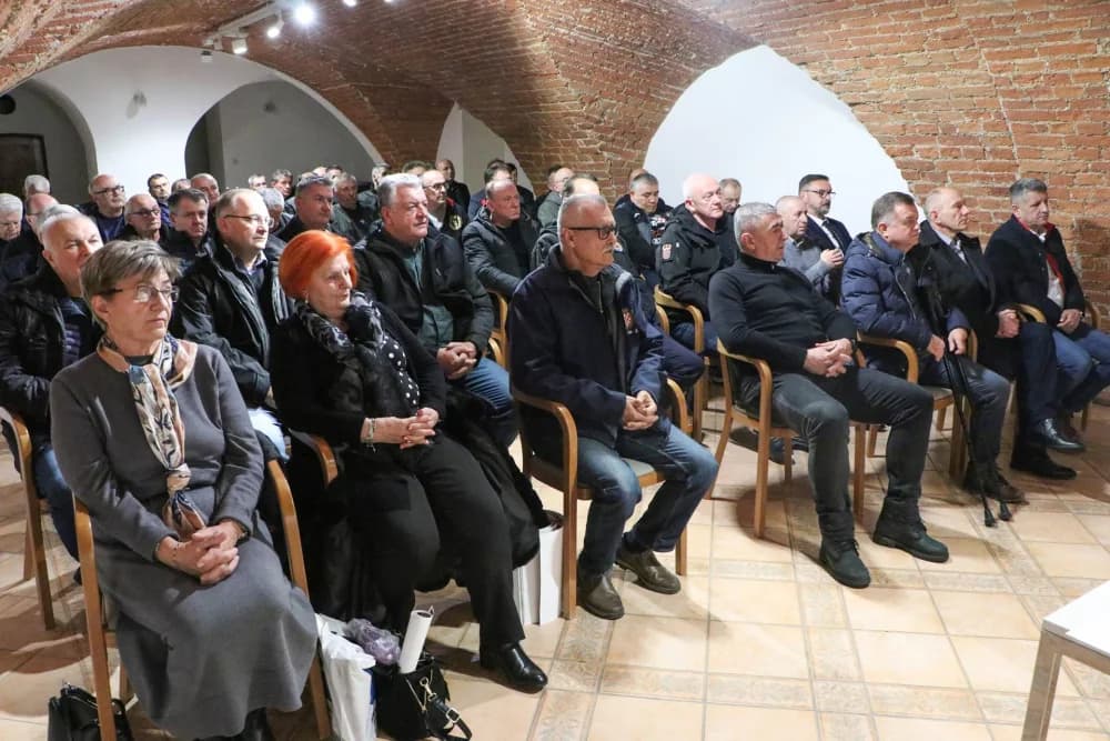 Biskup Ivo primio predstavnike braniteljskih udruga: ʼRadujem se zbog ovoga prvog susreta s vamaʼ