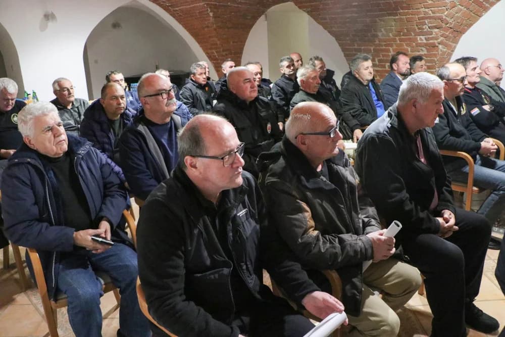 Biskup Ivo primio predstavnike braniteljskih udruga: ʼRadujem se zbog ovoga prvog susreta s vamaʼ