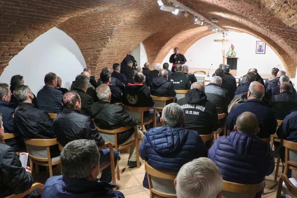 Biskup Ivo primio predstavnike braniteljskih udruga: ʼRadujem se zbog ovoga prvog susreta s vamaʼ