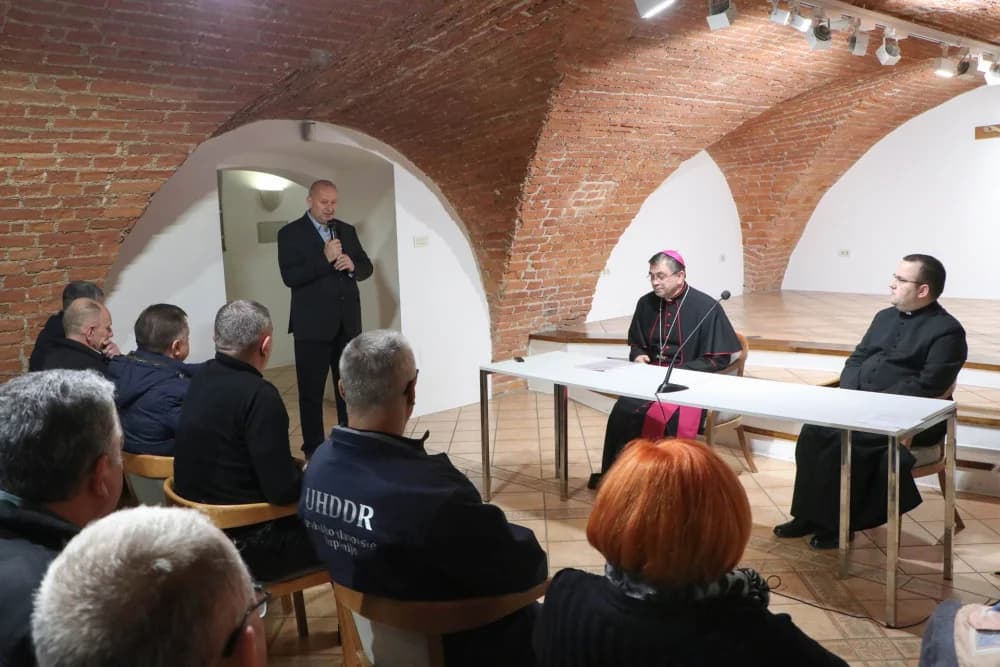 Biskup Ivo primio predstavnike braniteljskih udruga: ʼRadujem se zbog ovoga prvog susreta s vamaʼ