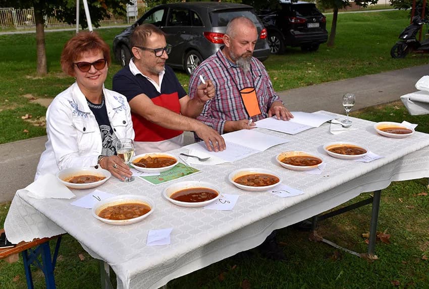 [FOTOGALERIJA] Pudar Petar Marjanović Čajo skuhao najbolji kotlić