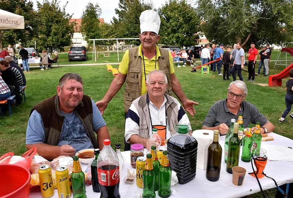 [FOTOGALERIJA] Pudar Petar Marjanović Čajo skuhao najbolji kotlić