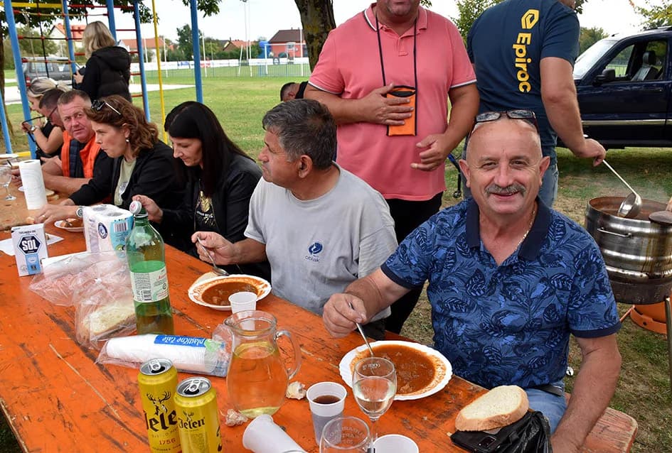 [FOTOGALERIJA] Pudar Petar Marjanović Čajo skuhao najbolji kotlić