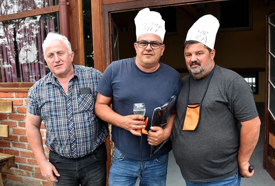 [FOTOGALERIJA] Pudar Petar Marjanović Čajo skuhao najbolji kotlić