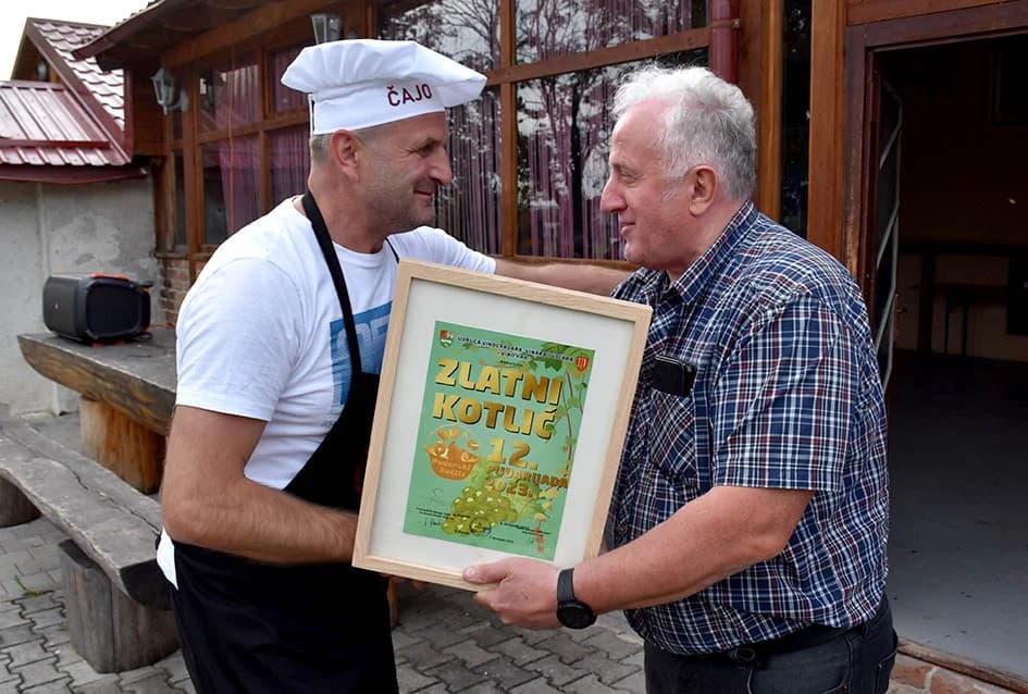 [FOTOGALERIJA] Pudar Petar Marjanović Čajo skuhao najbolji kotlić