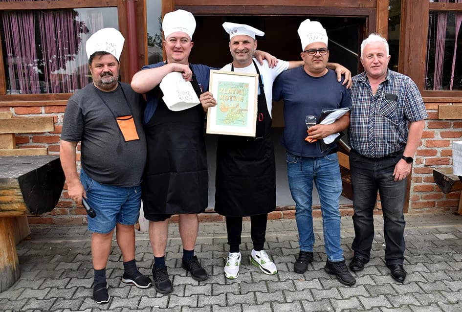 [FOTOGALERIJA] Pudar Petar Marjanović Čajo skuhao najbolji kotlić