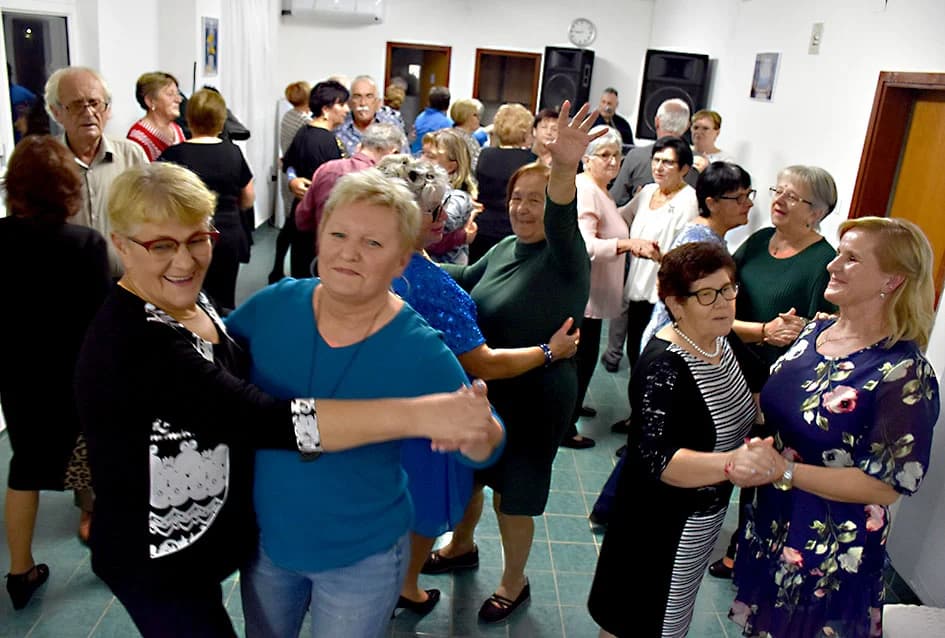 KATARINSKU ZABAVU ODRŽALI VELIČKI UMIROVLJENICI: Prigodno darivane tri Katarine