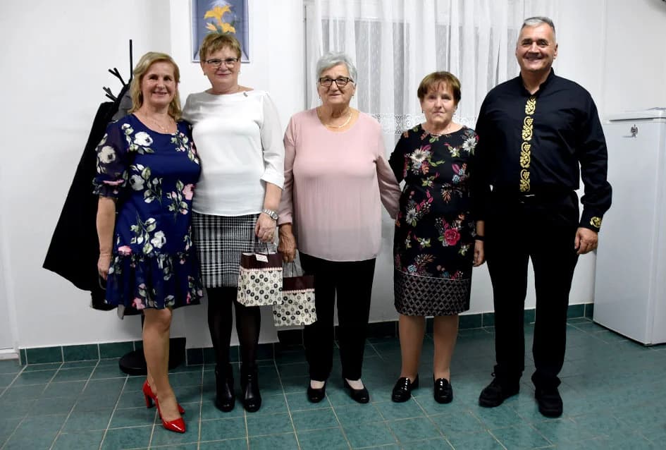 KATARINSKU ZABAVU ODRŽALI VELIČKI UMIROVLJENICI: Prigodno darivane tri Katarine