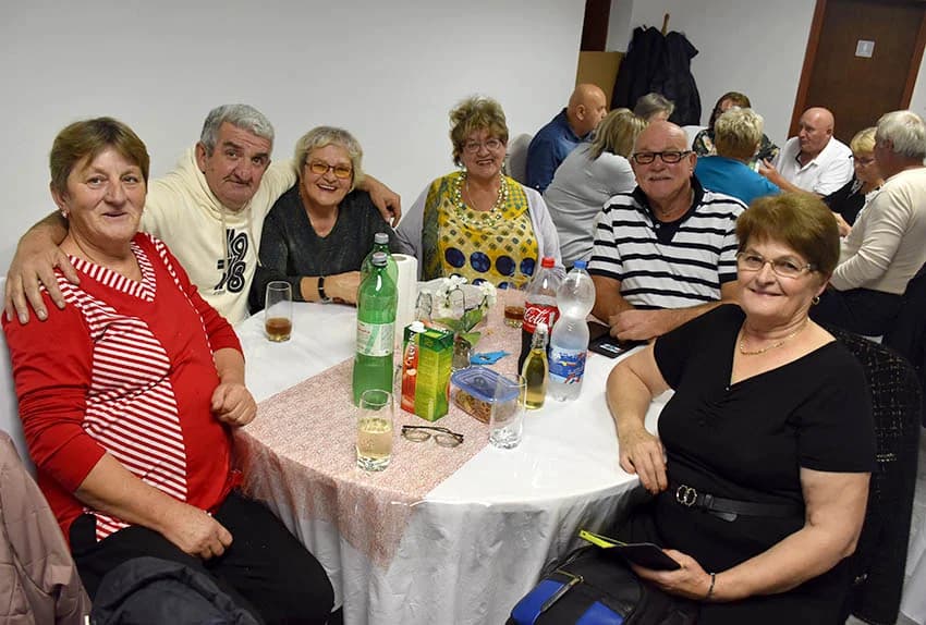 KATARINSKU ZABAVU ODRŽALI VELIČKI UMIROVLJENICI: Prigodno darivane tri Katarine