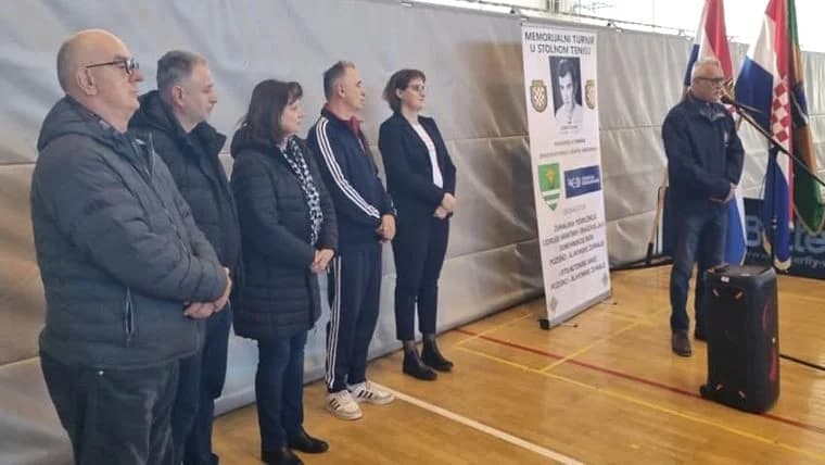 ODRŽAN MEMORIJALNI STOLNOTENISKI TURNIR “ROBERT SESAR“: Prvo mjesto i pehar osvojio Stolnoteniski klub Požega