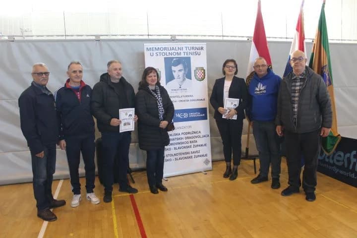 ODRŽAN MEMORIJALNI STOLNOTENISKI TURNIR “ROBERT SESAR“: Prvo mjesto i pehar osvojio Stolnoteniski klub Požega