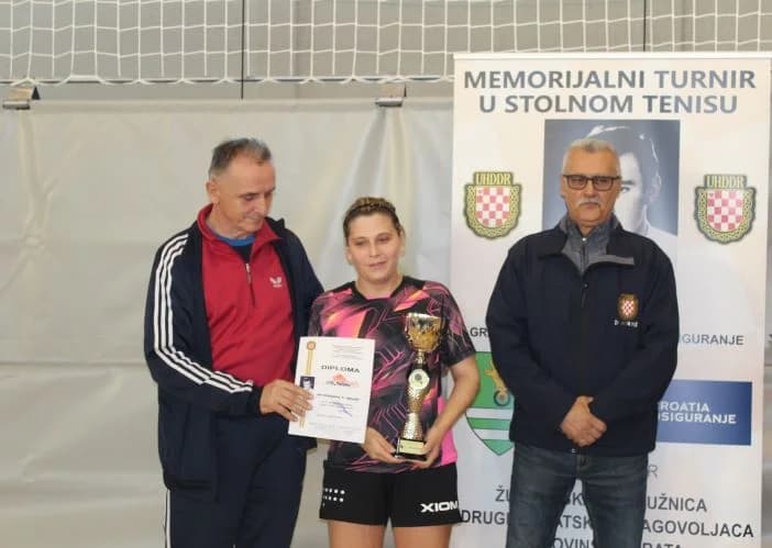ODRŽAN MEMORIJALNI STOLNOTENISKI TURNIR “ROBERT SESAR“: Prvo mjesto i pehar osvojio Stolnoteniski klub Požega